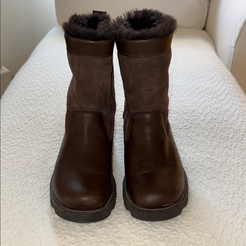 Ugg mens leather/suede boots size 10